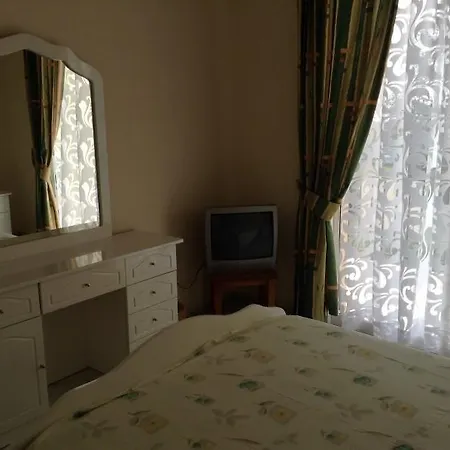 M8 Apartman *